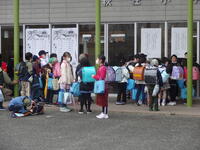 学級発表を見つめる萩小っ子！